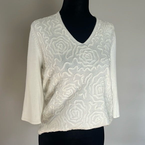 Vintage Sweaters - Cute Vintage Cream Sweater!